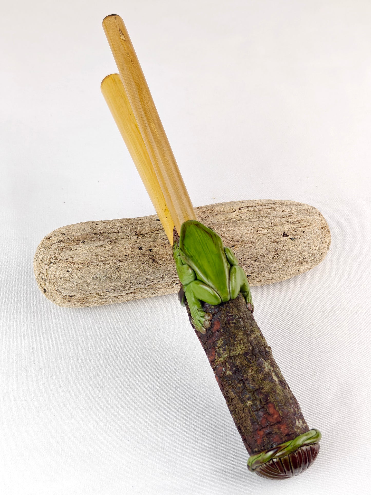 Kuripe Large Kambo Frog with Angico Tree